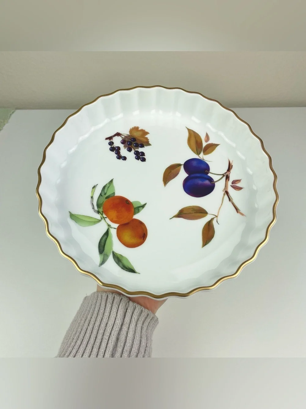 VTG Royal Worcester Evesham Fruit Design Quiche Flan Ceramic Dish Gold Rim Flute